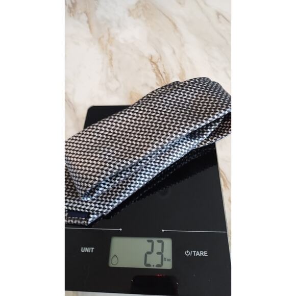 Michael Kors Men's Elegant 3D Silk Tie - Picture 7 of 7